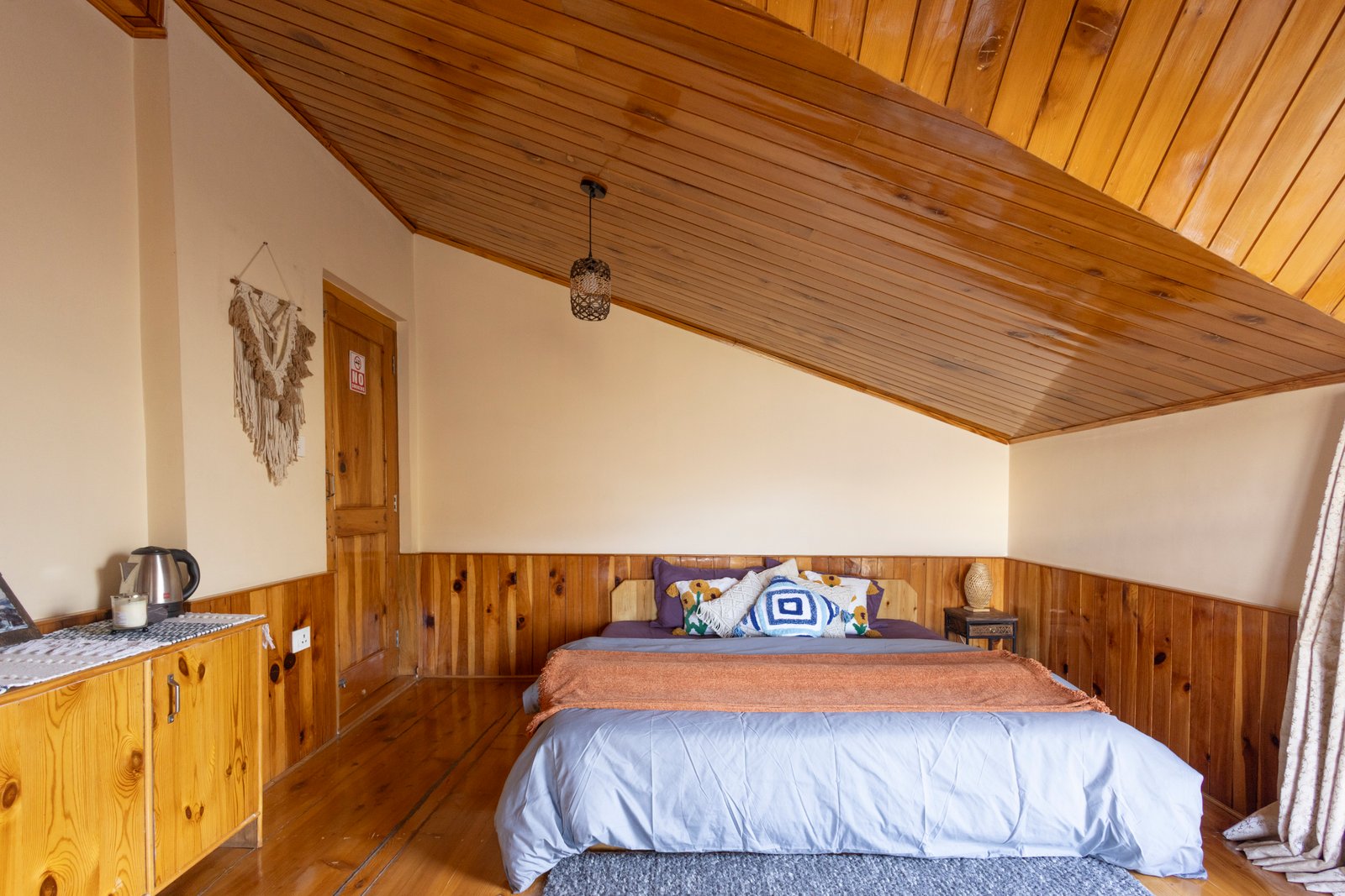 Mountain Gaze Room